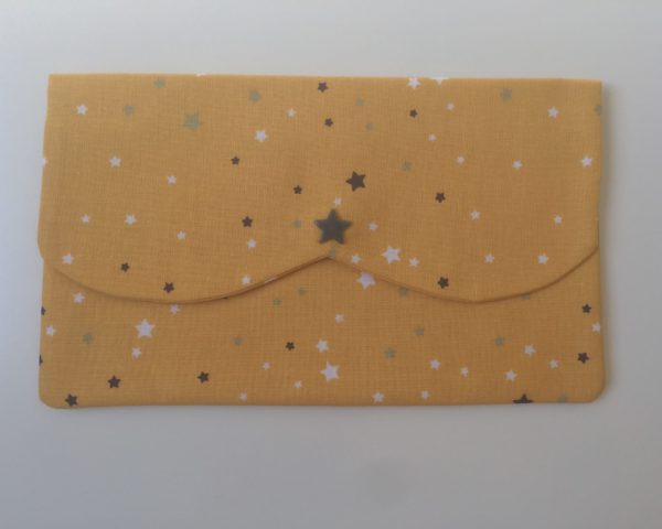 Pochette moutarde étoiles
