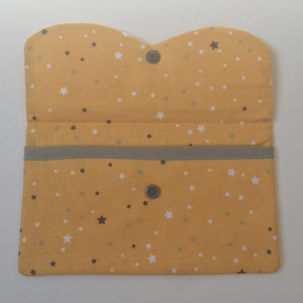 Intérieur pochette moutarde étoiles